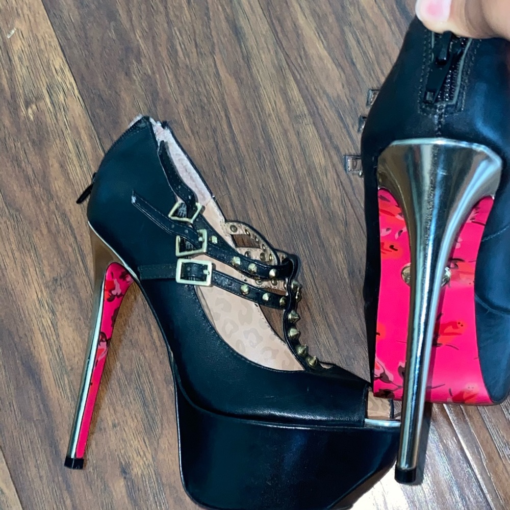gently used Betsey Johnson pink bottom high heels